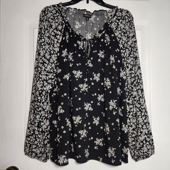 Torrid Challis Front Tie Blouse – Runs big - Size: 00 (10 / M-L) - Picture 1 of 6